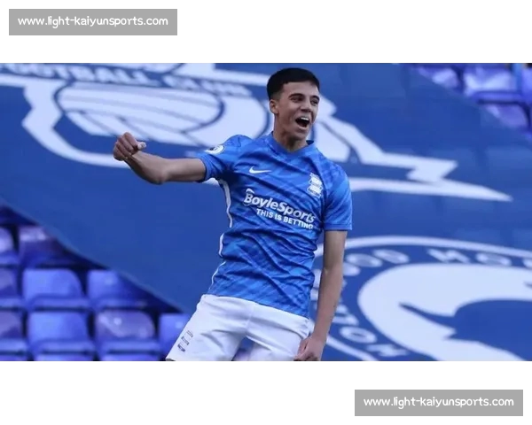 谢菲联 600 万英镑求购热刺新星菲利普斯 英冠劲旅瞄准潜力中卫