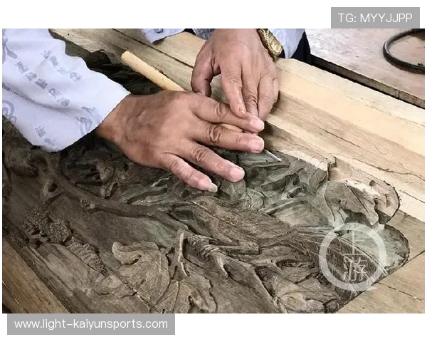 当跑鞋邂逅千年傩面：贵马赛道上演非遗时尚秀